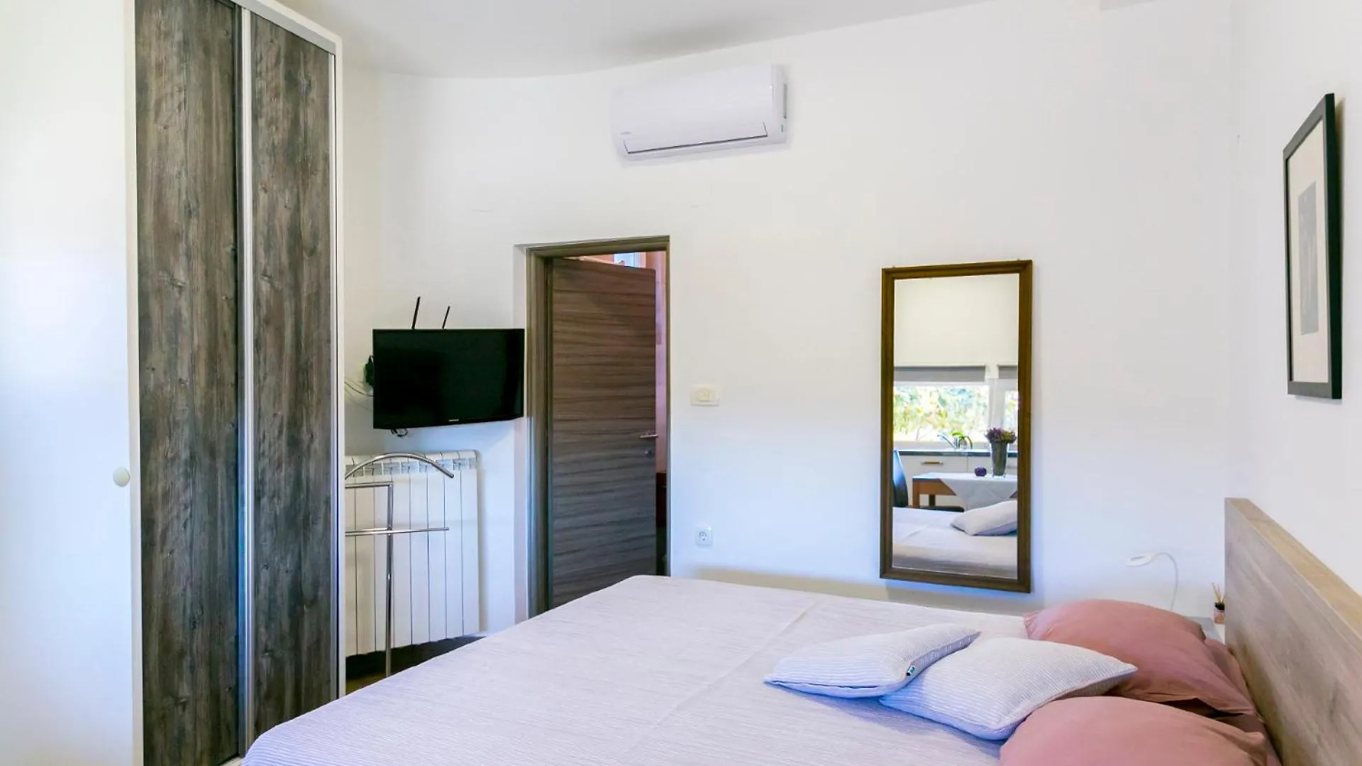 Elvira Hotel Medulin 0*,  Croatia